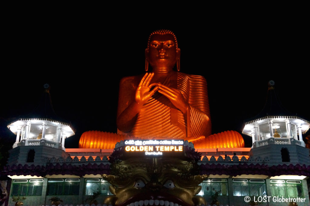 Socha Buddhy na Golden Temple v Dambulla, Srí Lanka