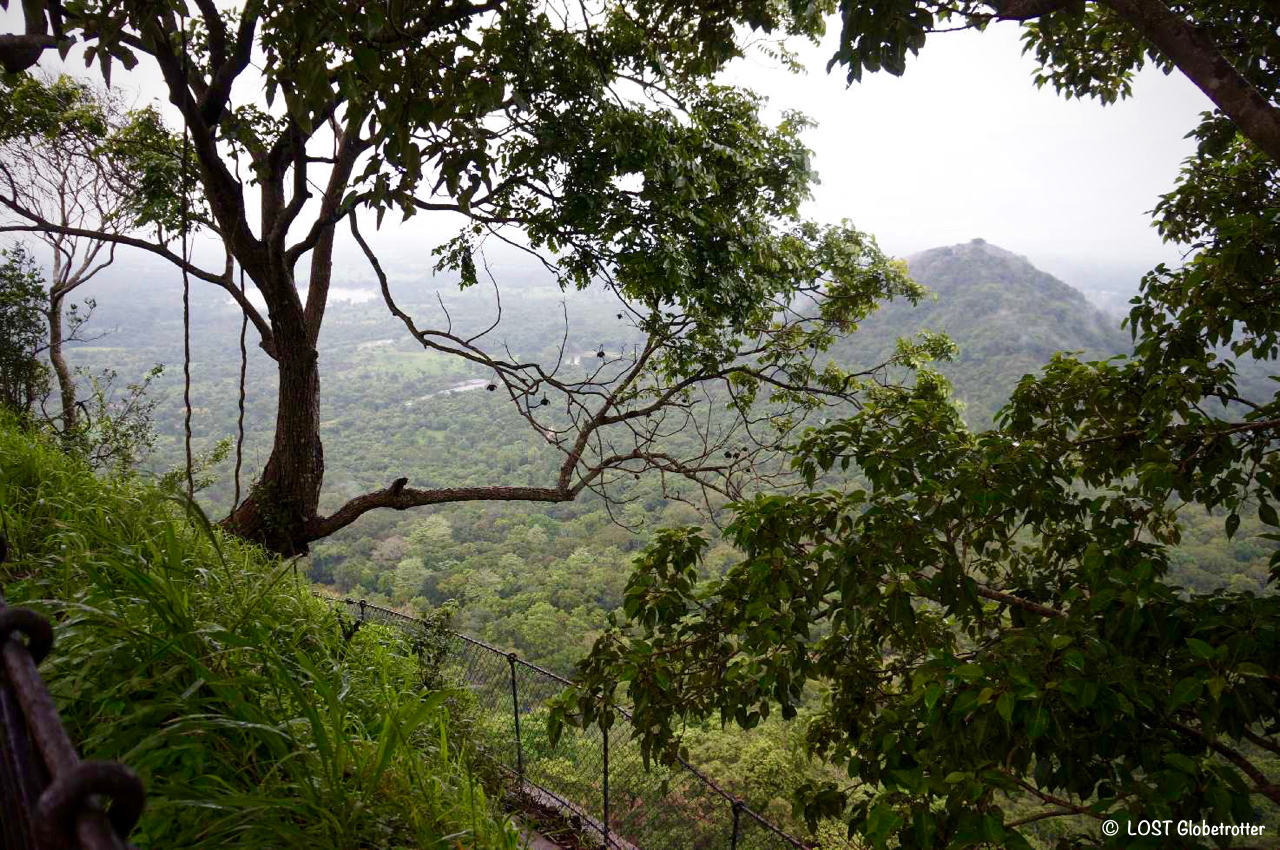 Sestup dolů ze Lví skály Sigiriya, Srí Lanka